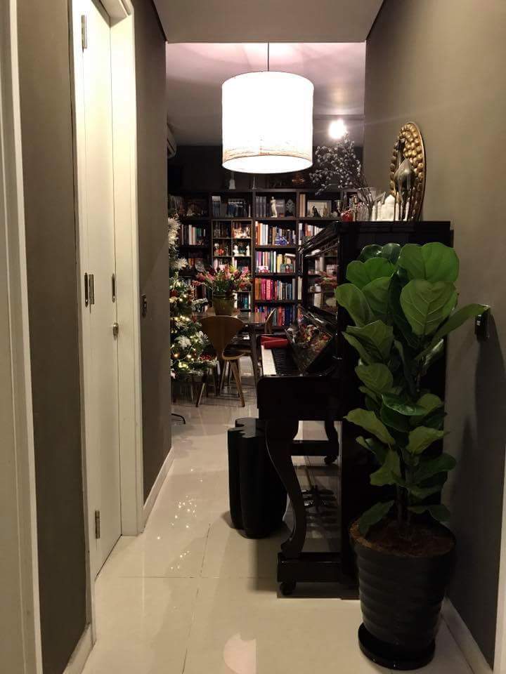 Bàng singapore trong phòng đọc sách