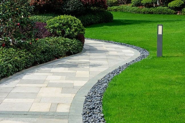 Đường viền sỏi xám